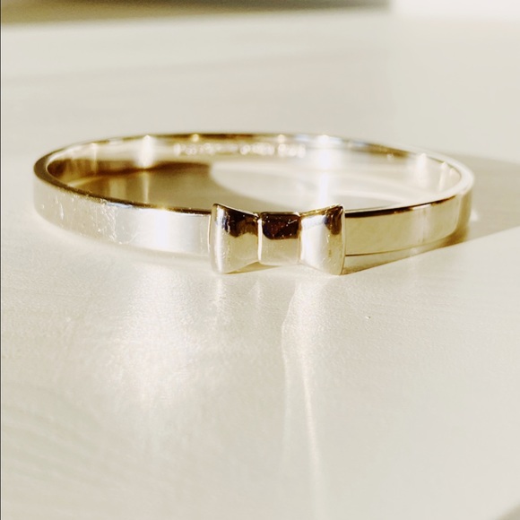 Kate Spade Silver Bow Bangle. Comes with Kate spade jewelry bag